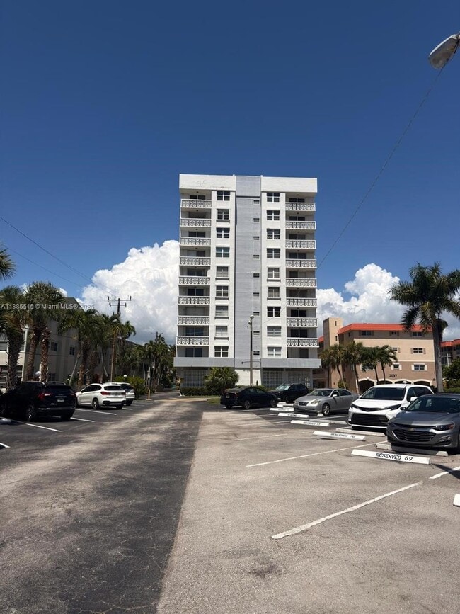 Building Photo - 3113 S Ocean Dr