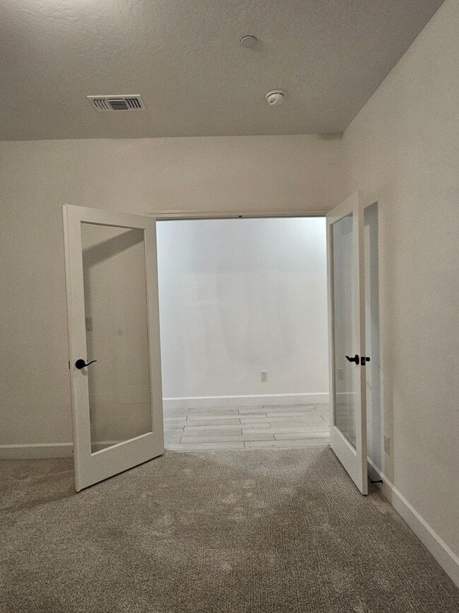 Building Photo - Beautiful Home in Gated Community