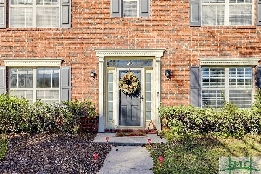 Building Photo - 165 Village Lake Dr