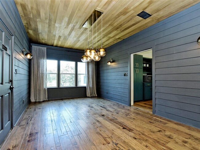 Building Photo - 3600 McGregor Ln