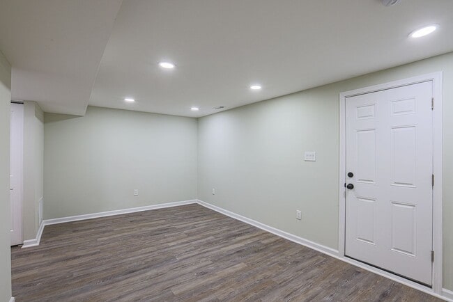 Building Photo - 758 Custis St