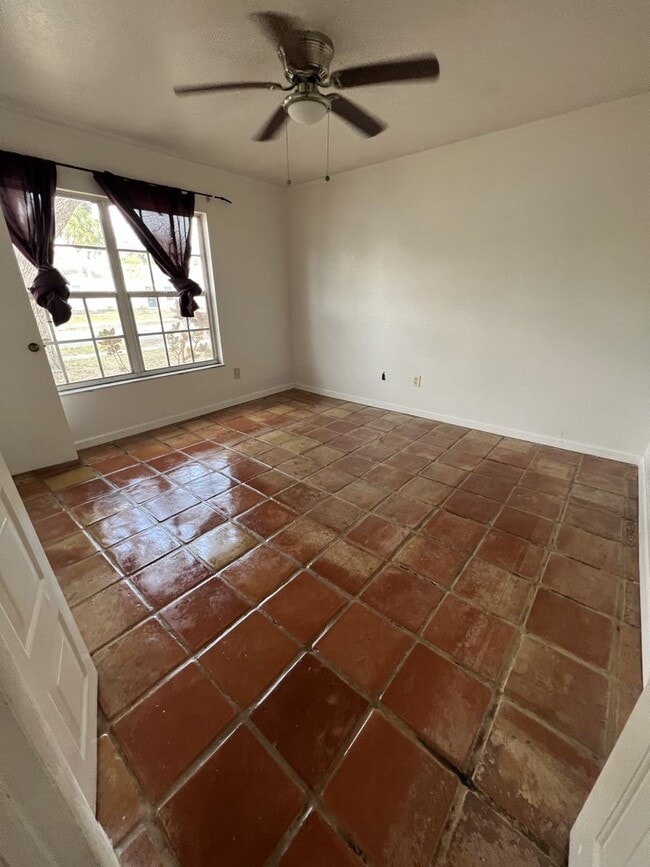 Building Photo - Annual Rental ** Newly Updated 2 Bed / 1.5 Bath Single Family - Tile Floor / Oversized Lanai ** $...