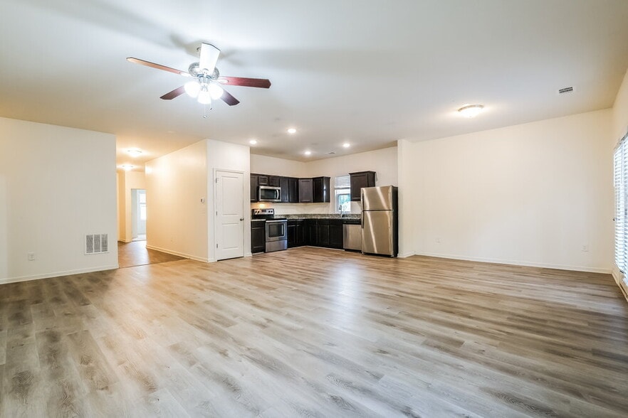 Building Photo - 7261 Lacey Dr