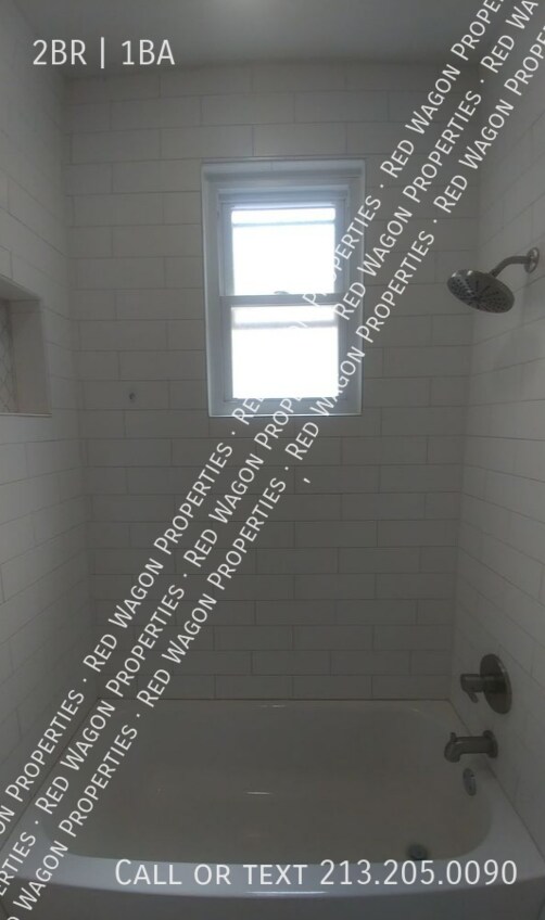 Building Photo - 411 W Mistletoe Ave