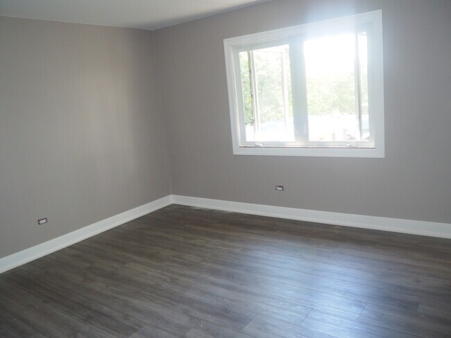 Building Photo - 14531 Ravinia Ave