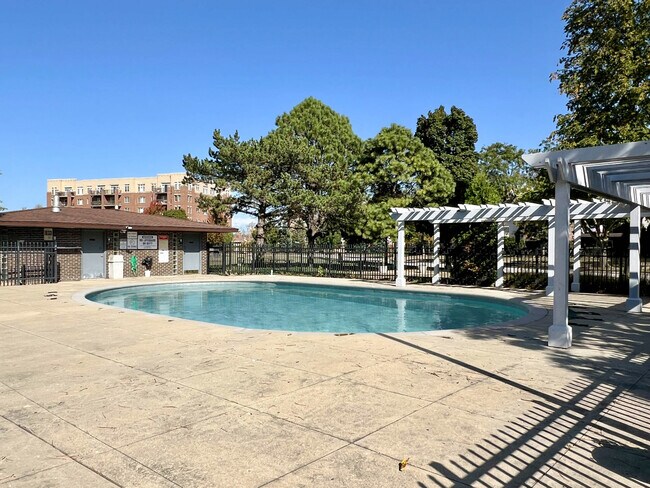 Building Photo - 700 Perrie Dr