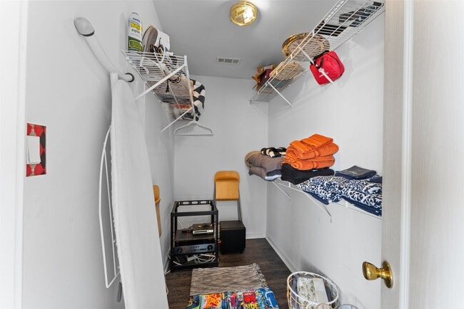 Building Photo - Grand View 115