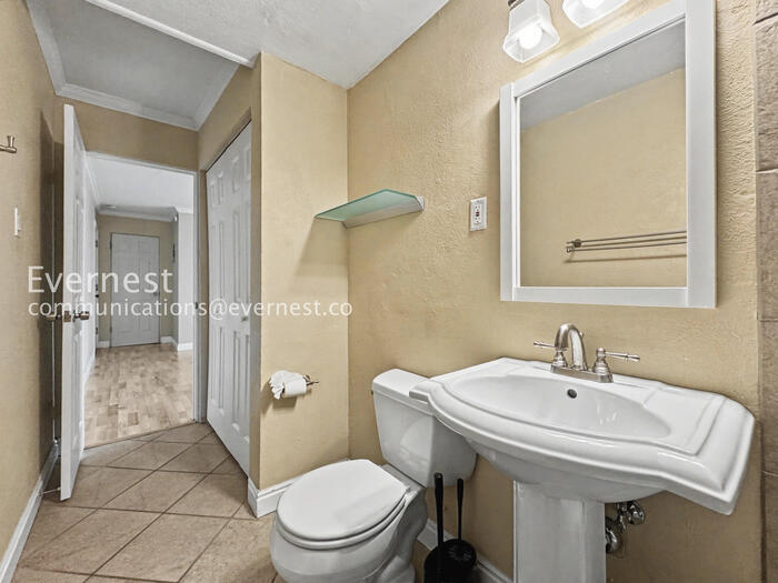 Building Photo - 276 S Sherman St