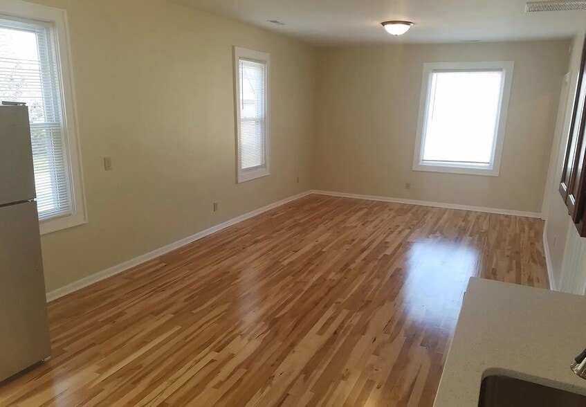 2477 Dousman - Living Room - 2477-2479 N Dousman St