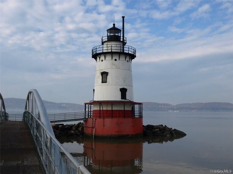 Building Photo - 46 Hemlock Dr