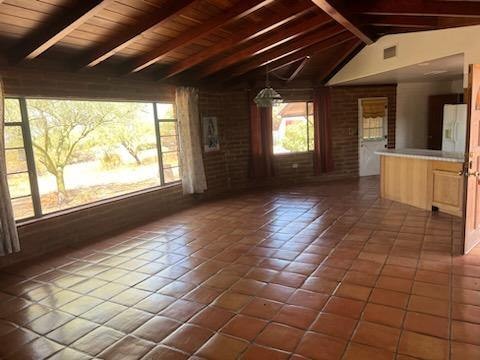 Building Photo - 325 N Country Club Dr