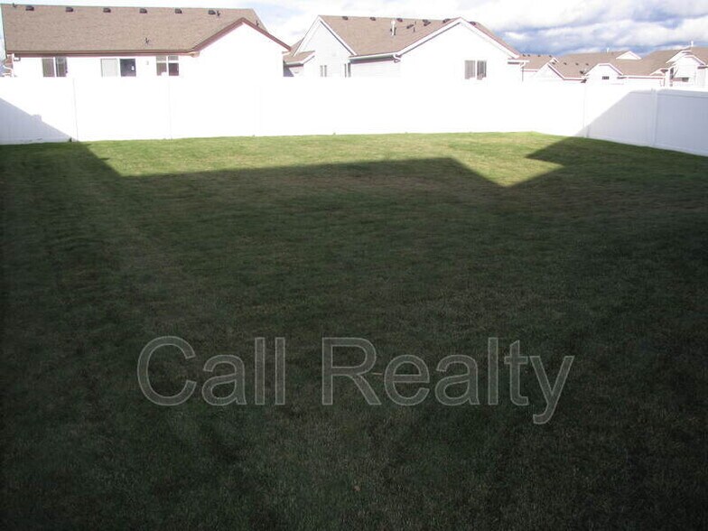 Building Photo - 1706 W Tieton Ave