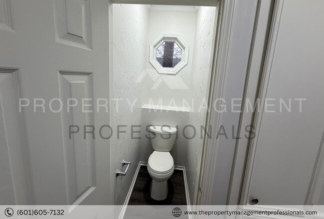 Building Photo - 600 Bay Pointe Ln