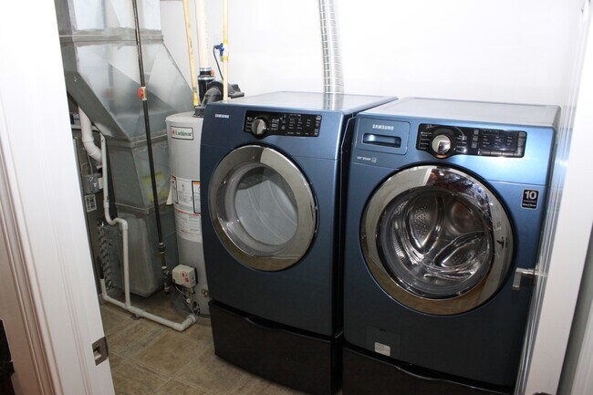 Building Photo - Located in the Detroit-Shoreway Area