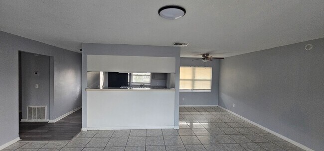Building Photo - 2 BEDROOM / 2 BATH APARTMENT (GOLDEN KEY APARTMENTS) NEAR THE FLORIDA MALL