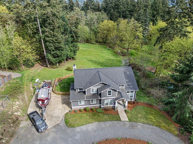 Building Photo - Custom Craftsman Estate on 1.5+ Sun-drenched Acres