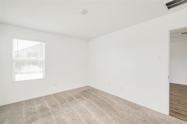 Building Photo - 275 Mica Trl