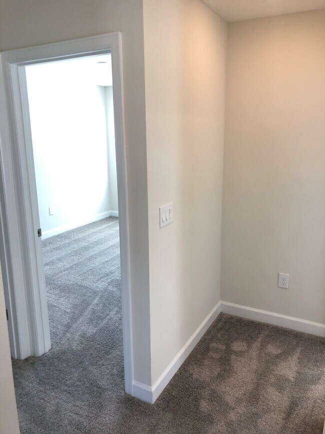 Building Photo - Just Listed!  3/2.5 Located In Beautiful P...