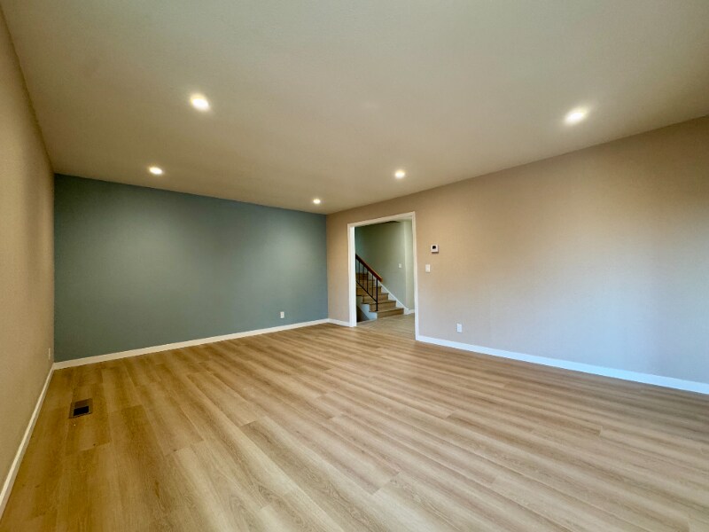 Building Photo - 148 Lancaster Way