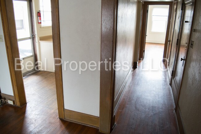 Building Photo - 1389 W Sylvania Ave