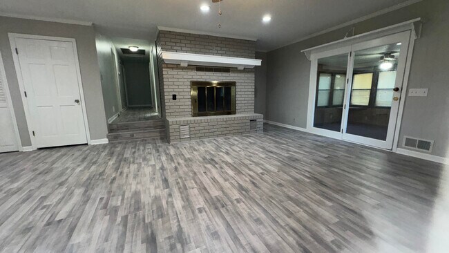 Building Photo - 160 Cotton Road