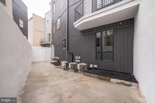 Building Photo - 915 N 19th St