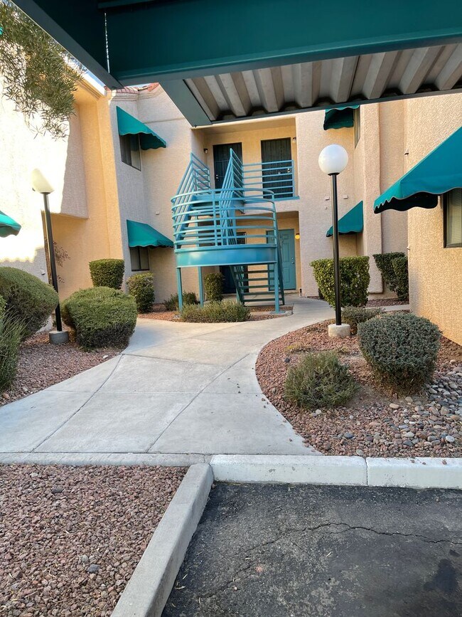 Building Photo - 4360 Woodpine Dr