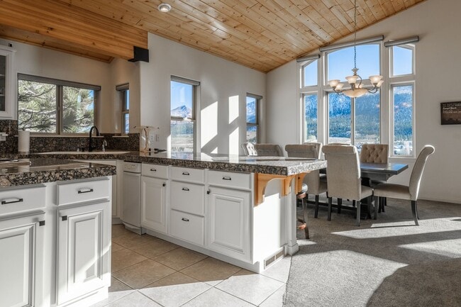 Building Photo - Mountain View Haven