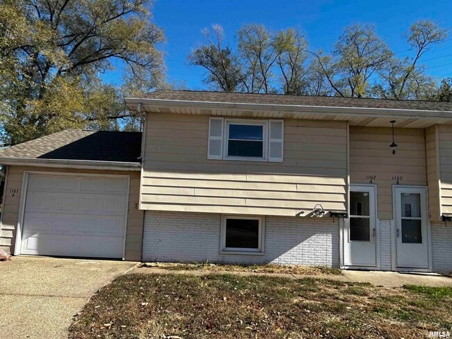 Primary Photo - 1107 Eisenhower Dr