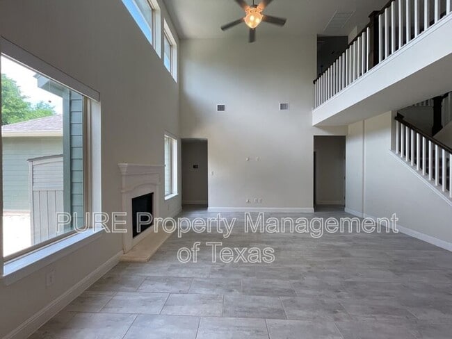Building Photo - 716 Expedition Way