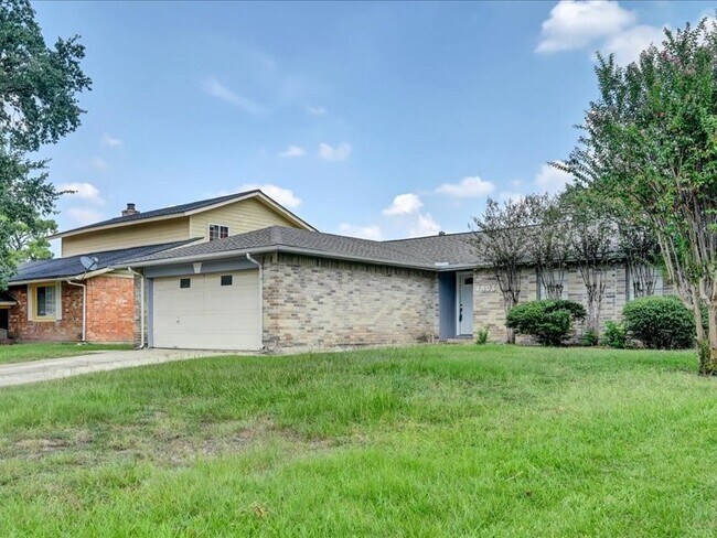Building Photo - 8406 Daycoach Ln
