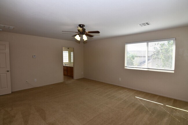 Building Photo - 2689 Niddrie Ave