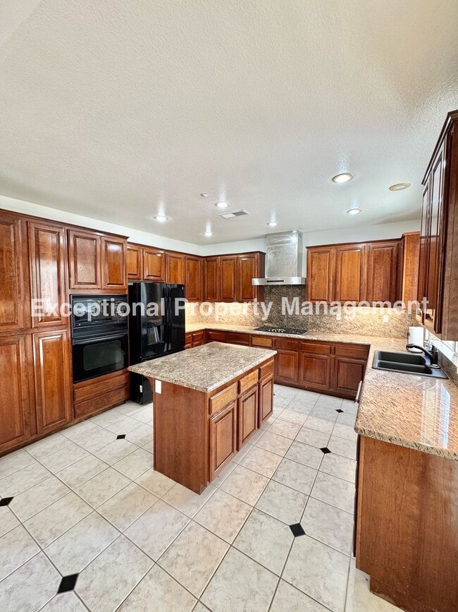 Building Photo - Ready to move in 4 bedroom 4 bath home!