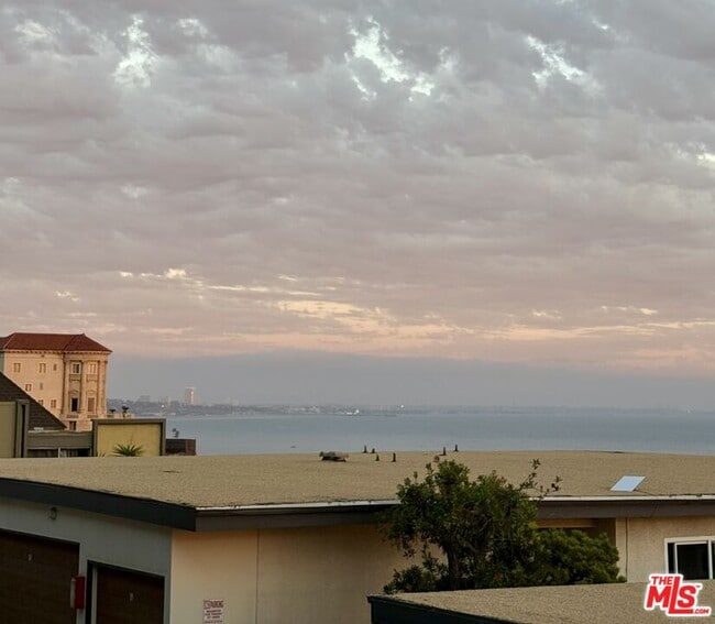 Building Photo - 18069 W Coastline Dr
