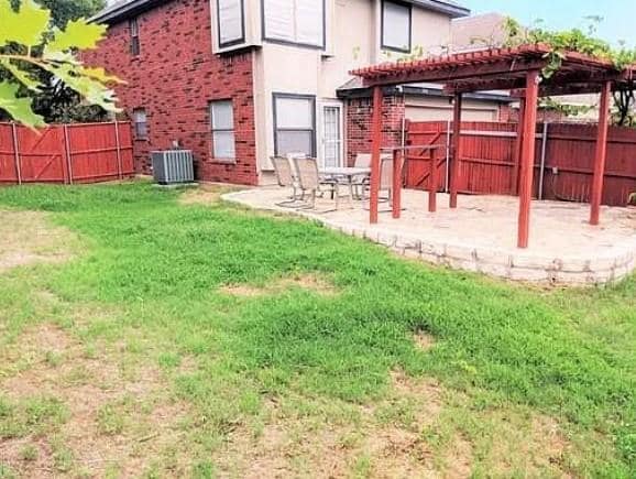 Building Photo - 504 Woodlake Dr