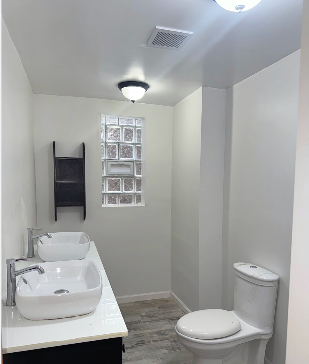 Building Photo - 1814 W Pershing Rd