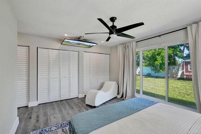 Building Photo - 6411 SW 6th St