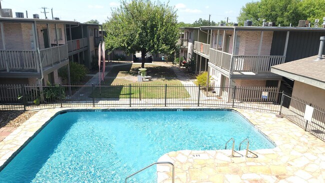 Building Photo - Balcones Heights 1 Bedroom Apartment Available Now