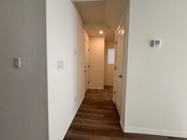 Building Photo - 3 Bed and 2.5 Bathrooms Home for Rent