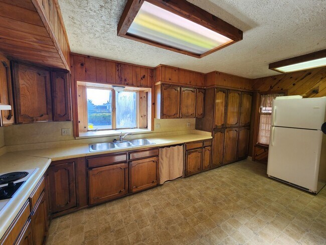 Building Photo - 122 Brennan St