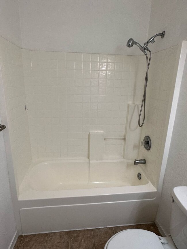 Building Photo - 1724 E Country Ct