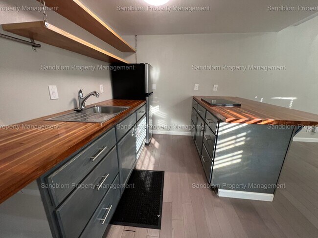 Building Photo - FOR LEASE | Mid-town Tulsa | 1 Bed, 1 Bath...