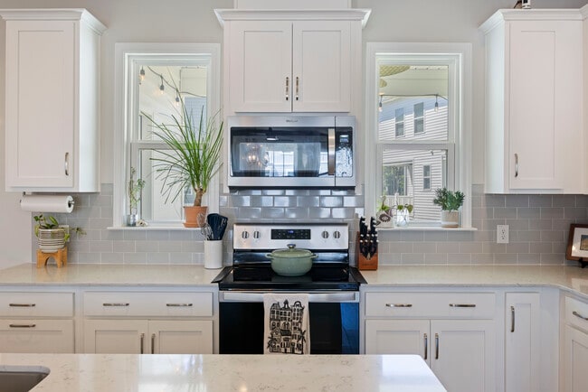 Building Photo - 210 Winding River Dr