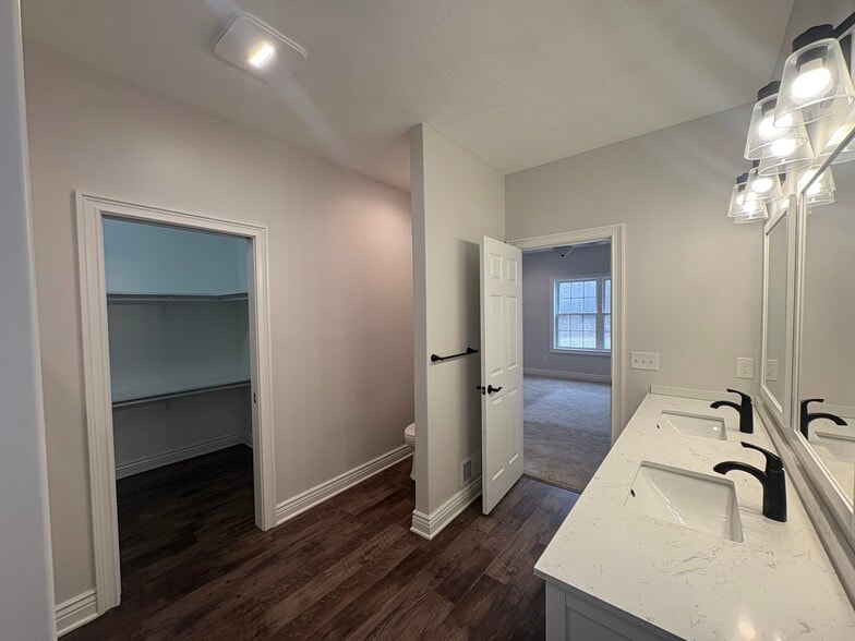 Building Photo - 205 Ridgeview Dr