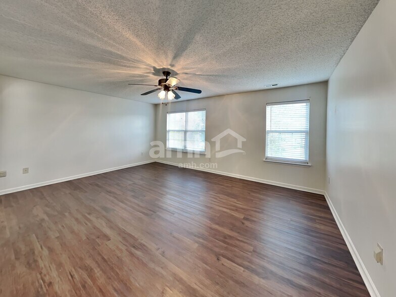 Building Photo - 1003 Glen Hollow Dr