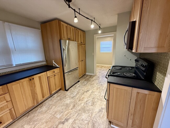 Building Photo - 906 Cherokee St