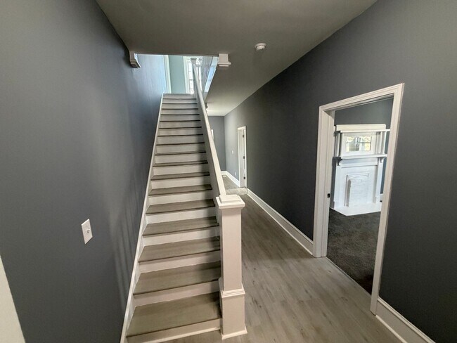 Building Photo - Amazing 7 Bedroom 2 bathroom updated home for rent in Burlington, NC