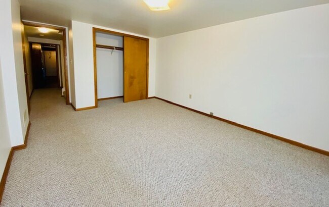 Building Photo - 3037 Humboldt Rd