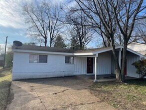 Building Photo - 3BR 1BA Home w/ Fenced Backyard & Patio • Stove-Ready Kitchen • Carport in Memphis