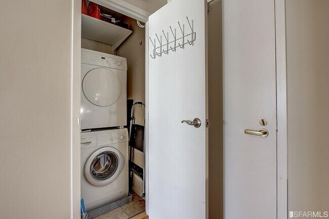 Building Photo - San Francisco Living at Its Finest 1BR/1BA w/ Parking & In-Unit Laundry